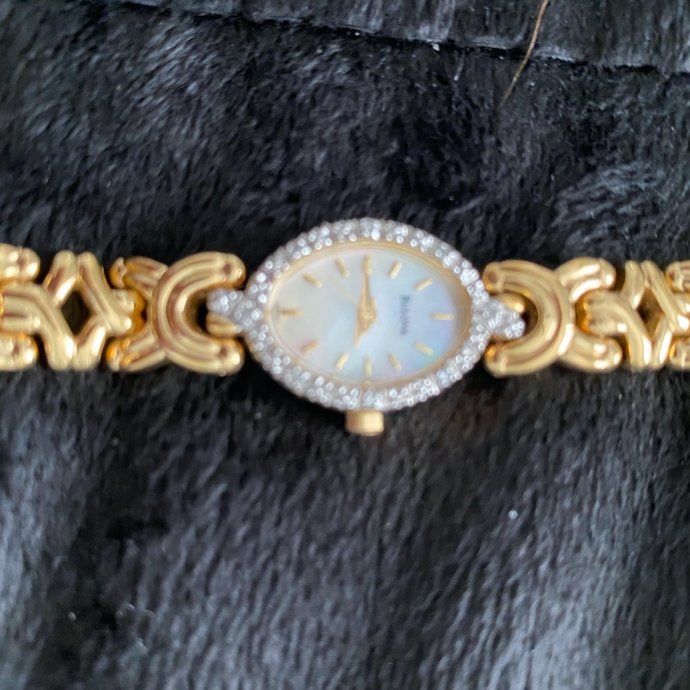 Gold Woman's Watch - Picture 2 of 3